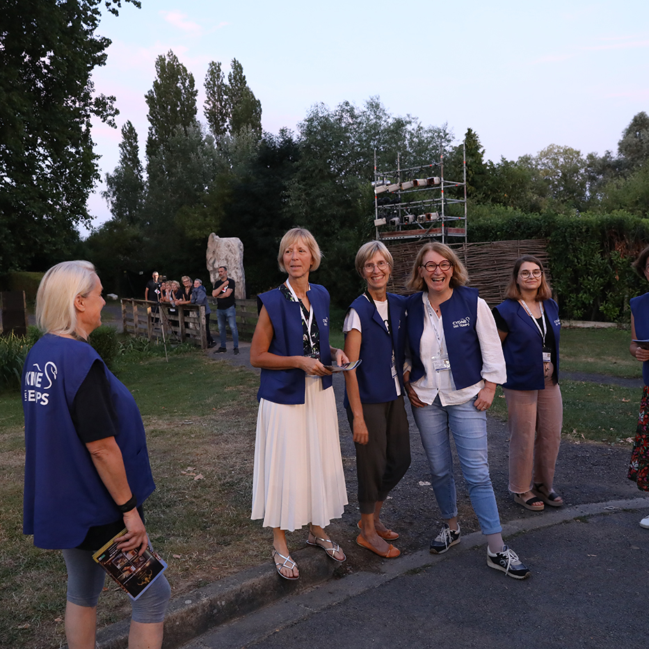 équipe bénévole pour le spectacle Cygne des Temps